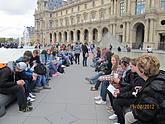 3. den, středa 18. 4. 2012 a 4. den, čtvrtek 19. 4. 2012 - Před muzeem Louvre
