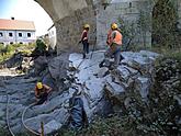 Sanační práce pod mostem u Budějovické brány, zdroj: oKS